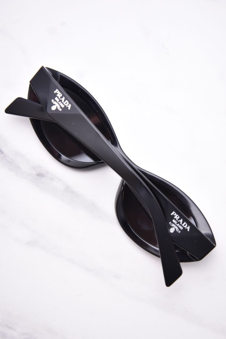 Prada Heritage Cat Eye outlet Sunglasses in Black